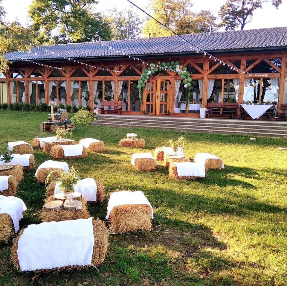 Gosciniec Olecki - Karczma Margrabowa Hotel Olecko Buitenkant foto